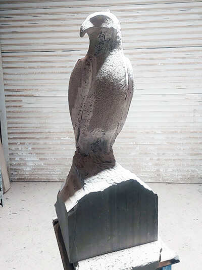 Adler aus Stein Statue